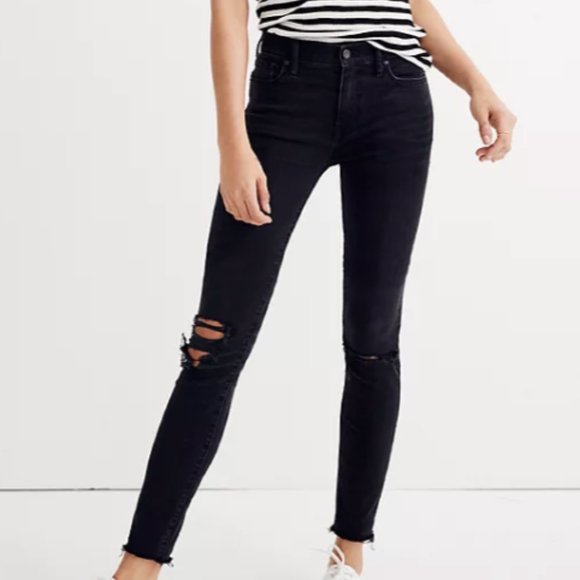 9" Mid-Rise Skinny Jeans in Black Sea - Picture 1 of 8